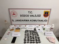 Çilimli’de Jandarma Operasyonu: Uyuşturucu Ele Geçirildi