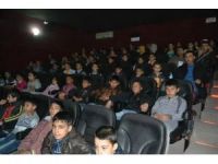 Liselilerden İlkokul Öğrencilerine Sinema Desteği